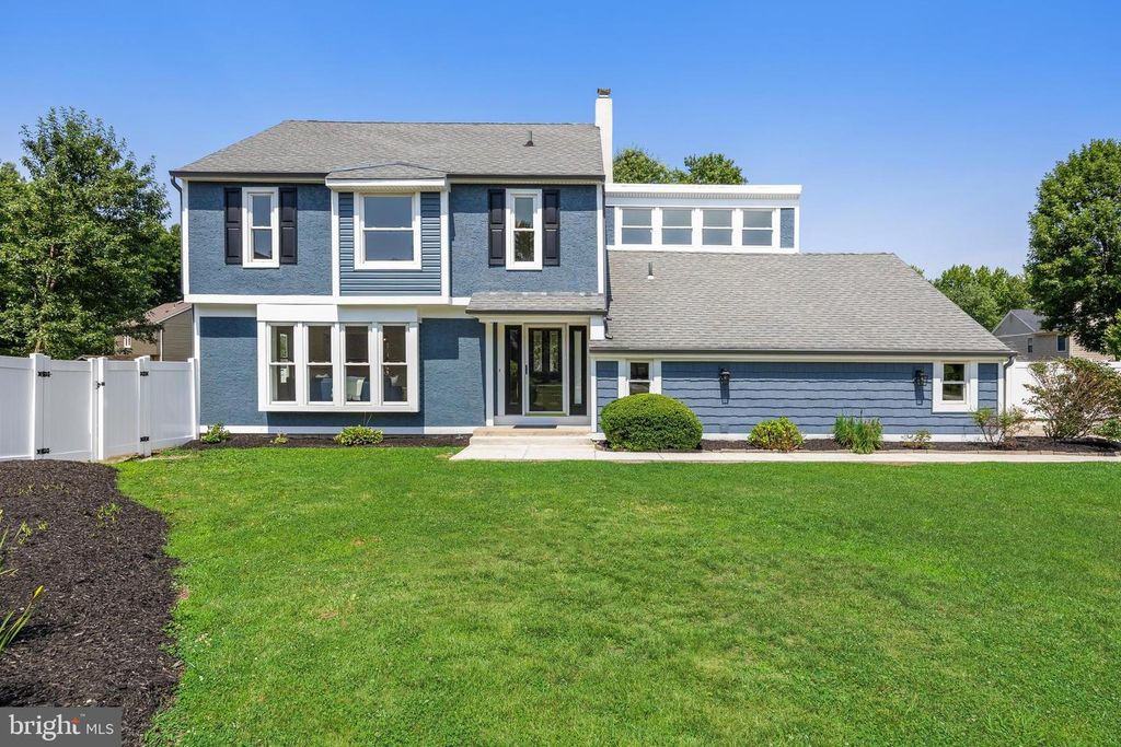 20 Rose Ct, Mount Laurel, NJ