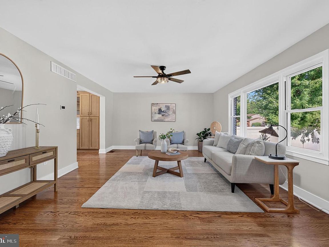 15 Chateau Dr, Cherry Hill, NJ photo 5