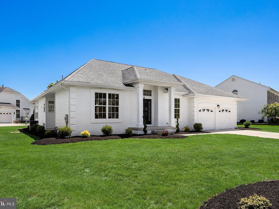 48 Parry Dr, Hainesport photo 2